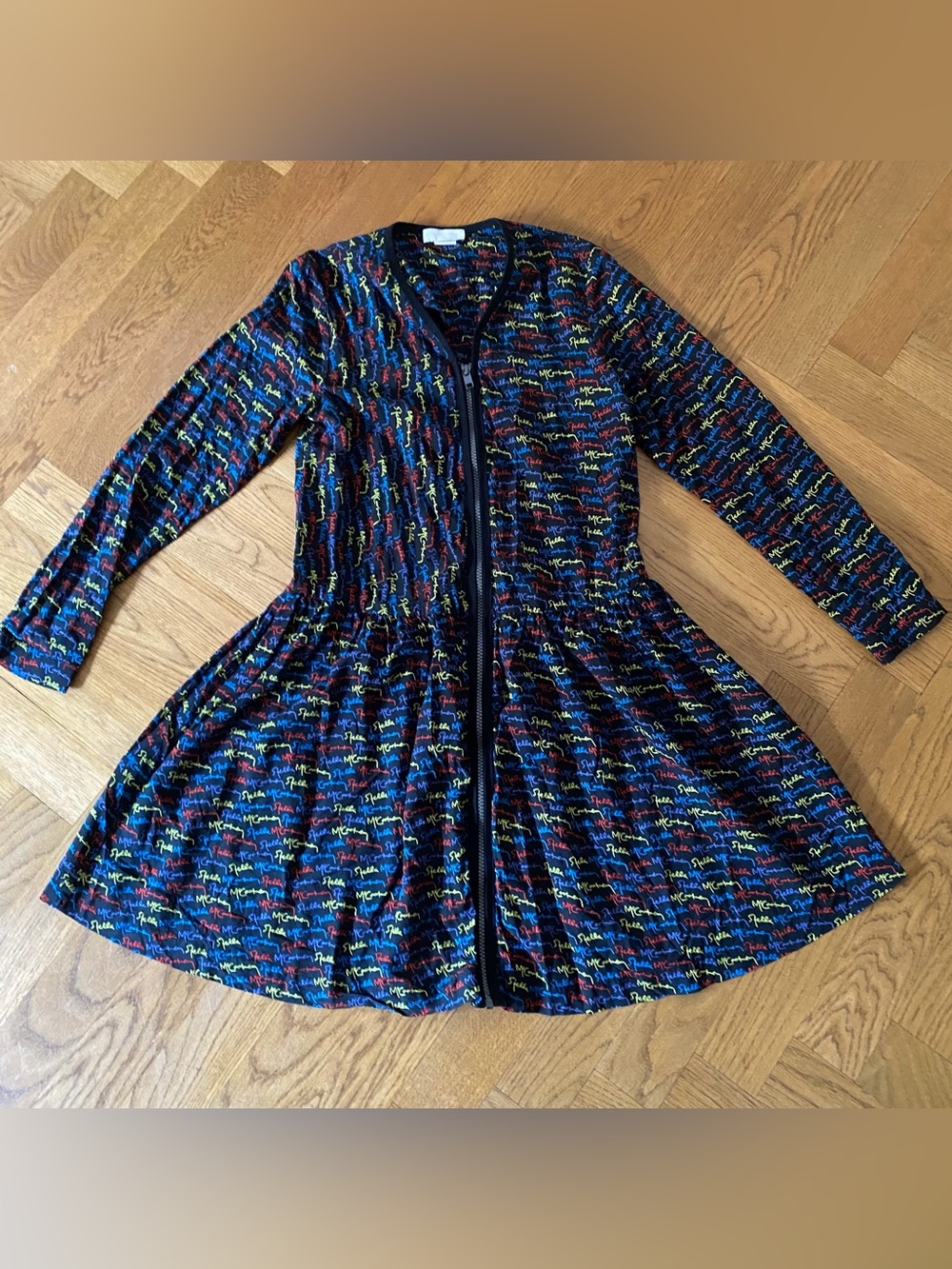 Stella McCartney Kids Black Dress with Multicolor Script